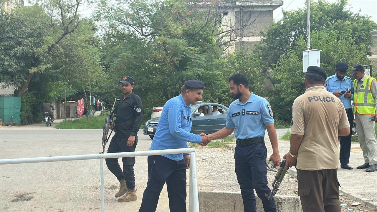 SSP Operations Islamabad visits Faisal Mosque and G-6 Imam Bargah on Friday to reviews security measures