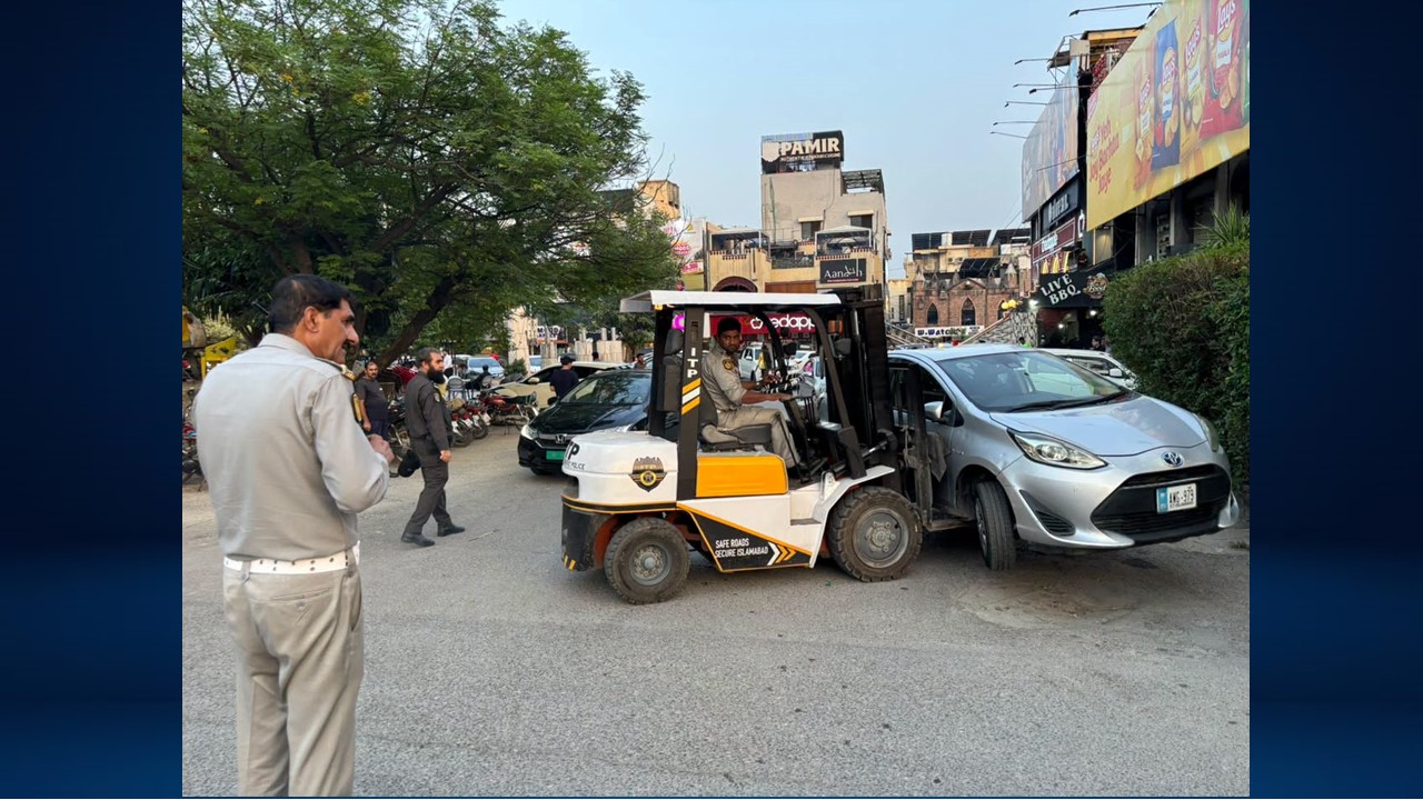 Effective Enforcement of Traffic Laws, Crackdown on Double Parking and Helmet Awareness Campaign Continue