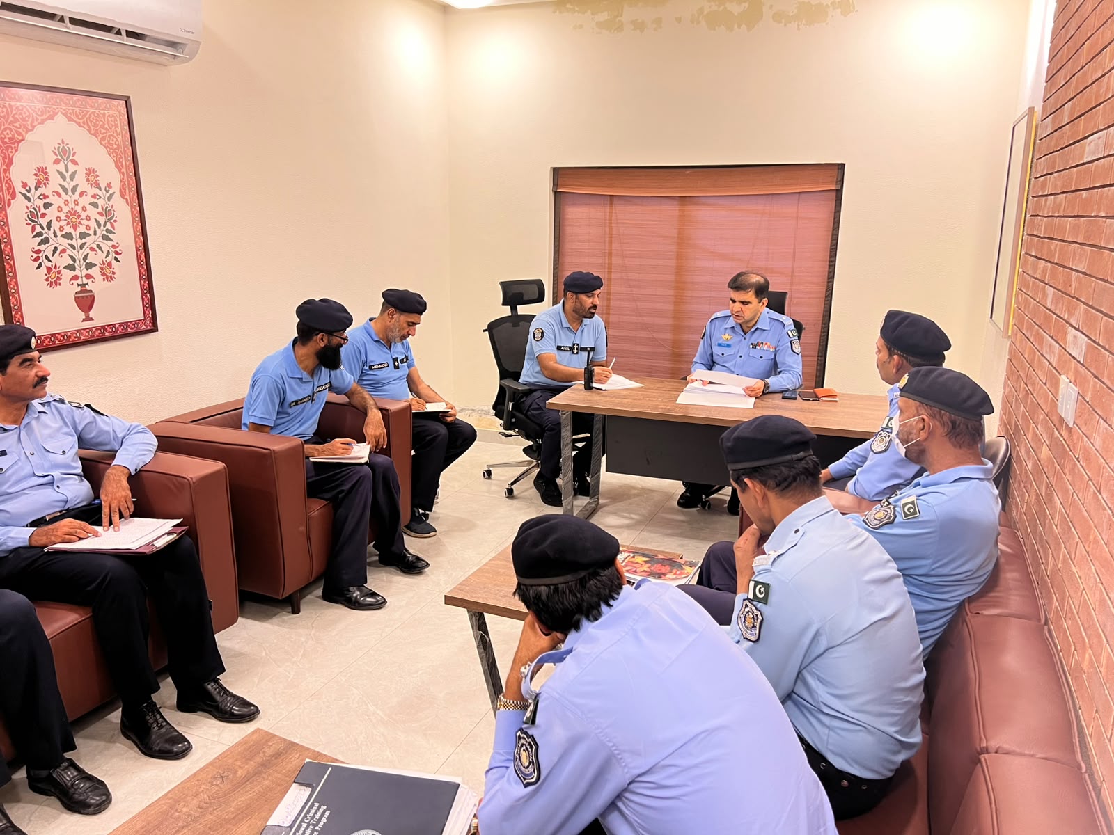 SP Saddar Zone directs intensified crackdown on criminal gangs and enhanced citizen services across police stations