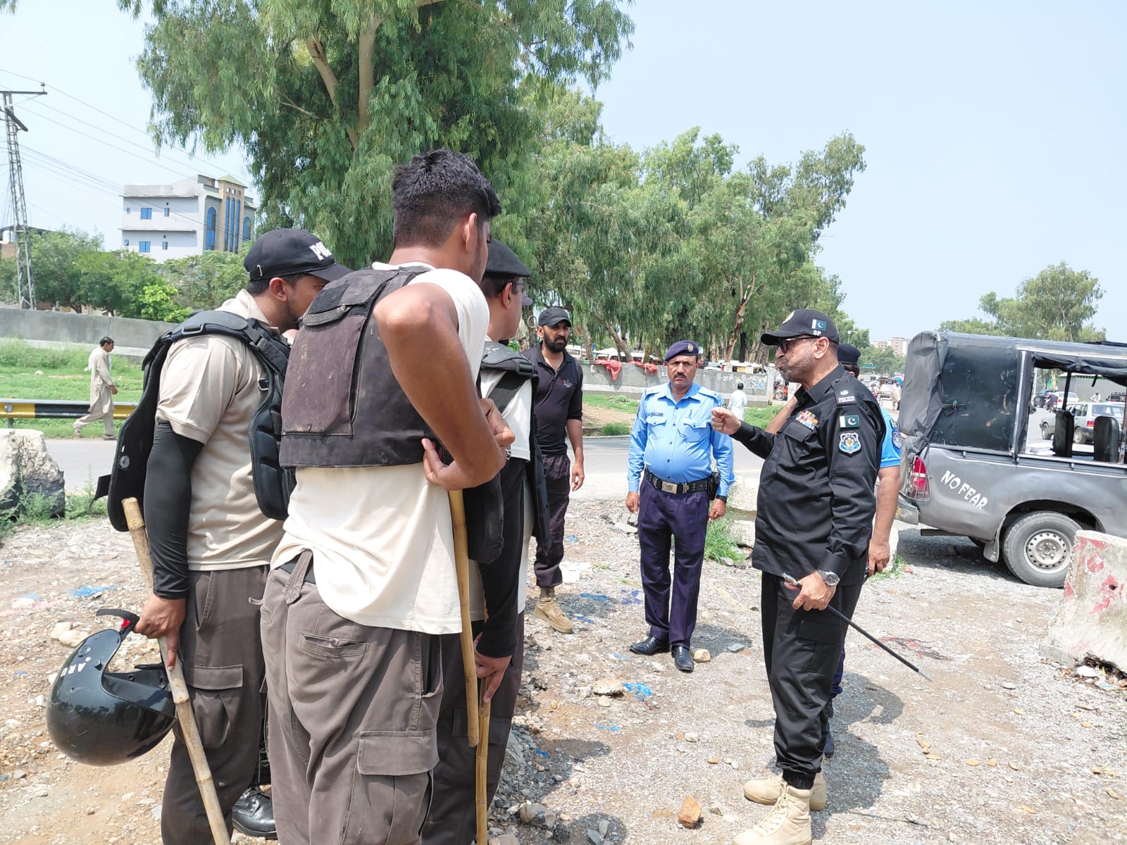 Senior police officers conducts field visits to strengthen security measures