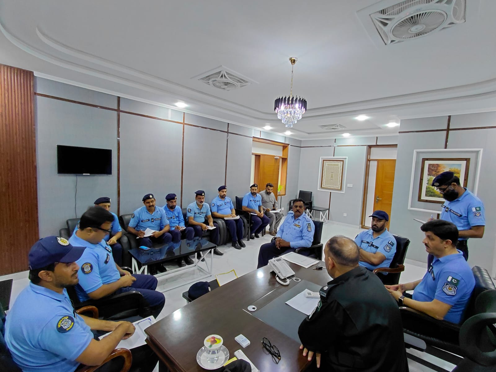 SP Saddar Zone directs intensified crackdown on criminal gangs and enhanced citizen services across police stations