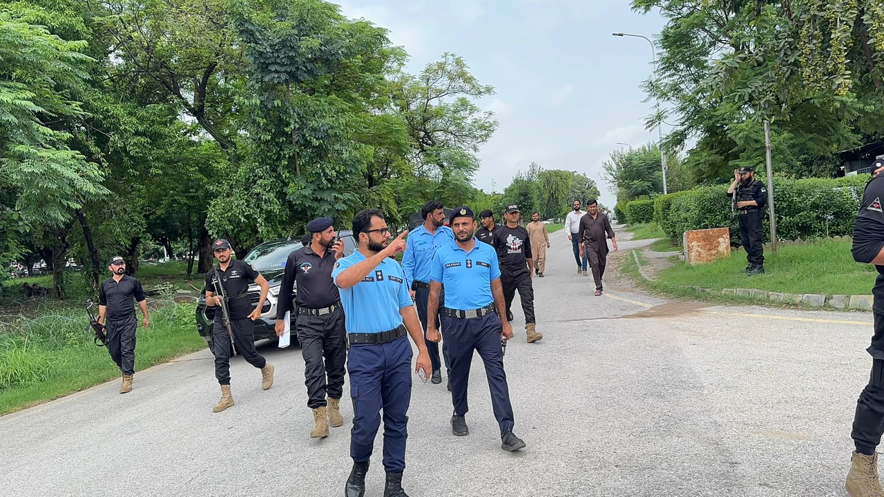 SSP Operations Islamabad visits Faisal Mosque and G-6 Imam Bargah on Friday to reviews security measures