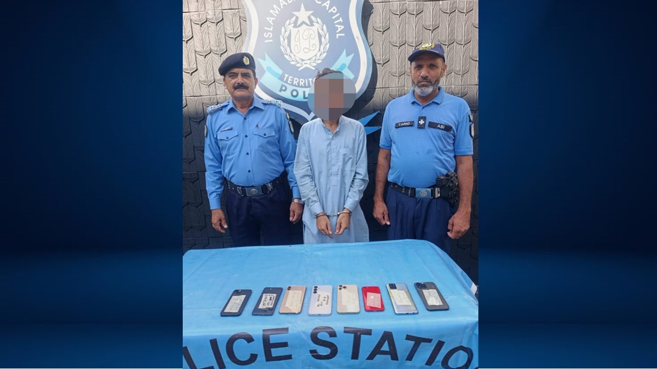 Notorious snatcher gang member arrested; eight stolen mobile phones recovered