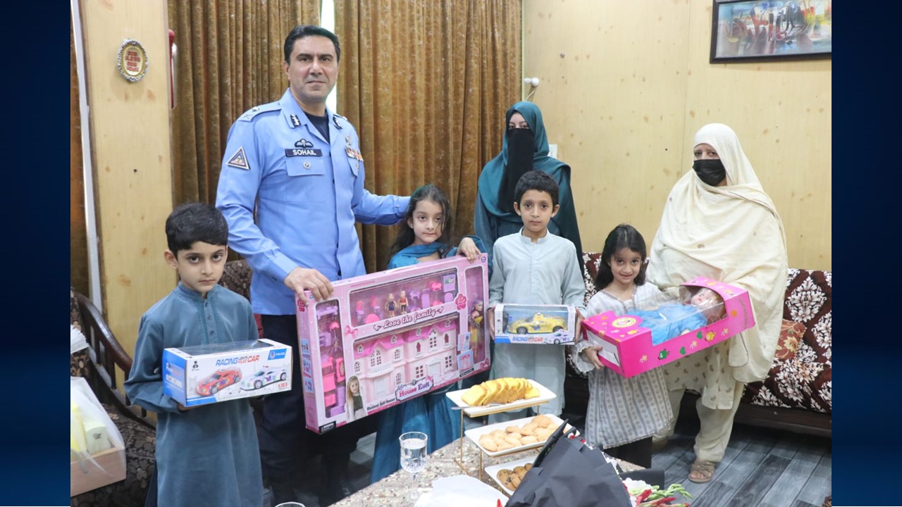 IGP Islamabad Visits Martyrs’ and Ghazi Officials’s Families and Police Lines; Welfare of Police Force Declared Top Priority
