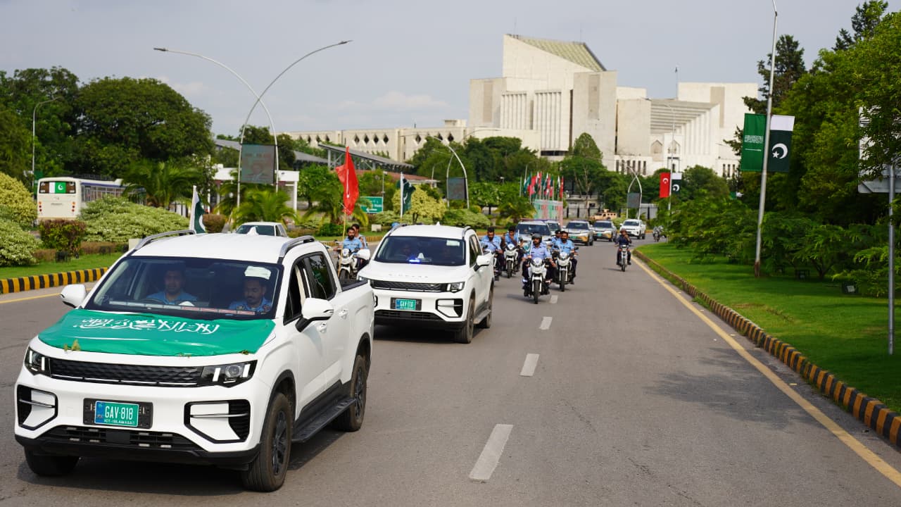 Macca Agreement: Islamabad Police holds flag march in solidarity with Pakistan, Türkiye and Saudi Arabia joint defence commitment