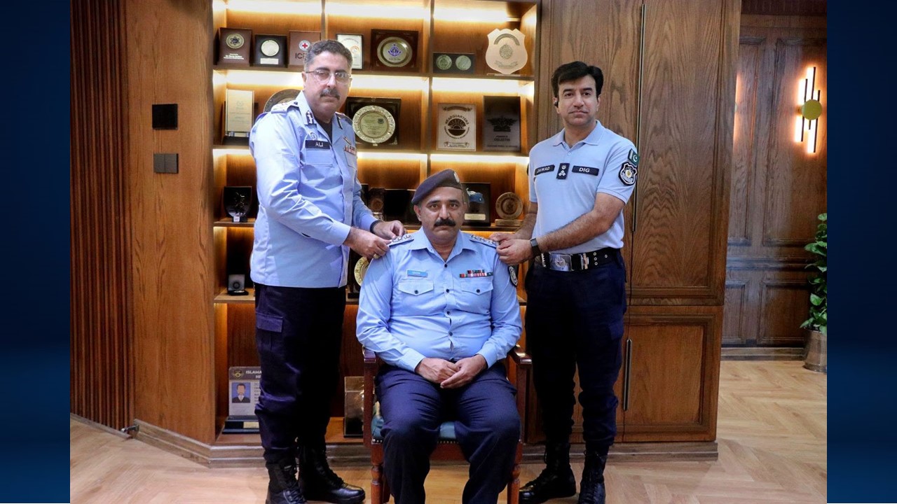 Promotion Ceremony Held for Islamabad Police Officers; IGP Islamabad Syed Ali Nasir Rizvi and DIG Headquarters Muhammad Jawad Tariq Pin Ranks on Promoted Officers