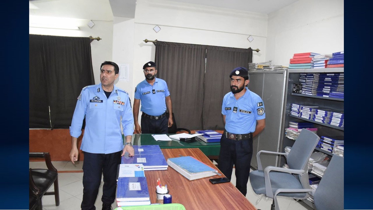 IGP Islamabad Visits Sumbal Police Station; Reviews Security Arrangements, Facilities and Service Delivery